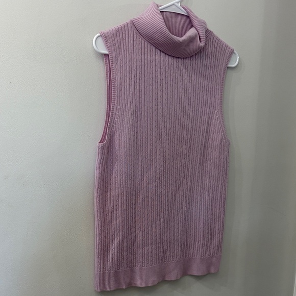 St. John Sweaters - St. John Light Pink Sleeveless Turtleneck Sweater - women’s large - 100% wool